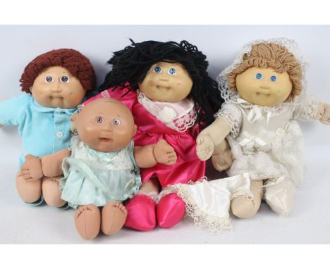 Cabbage Patch - 4 x vintage Cabbage Patch Dolls and Cabbage Patch Kids. They show some signs of age and use and would benefit
