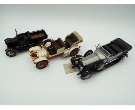 Danbury Mint Classic Cars - Ford model T Runabout Roadster (1925) # 437-001 appears mib with cert, Rolls Royce Silver Ghost (