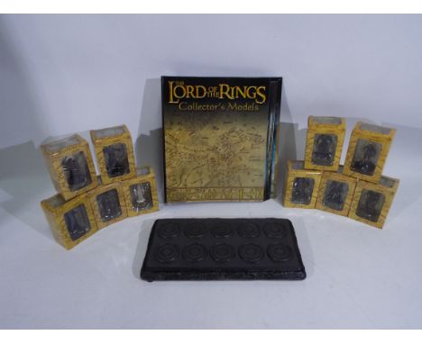 Lord of the Rings - Eaglemoss - New Line Cinema - A Collection of 10 Lord of the Rings hand painted scale replicas (1:29).  A