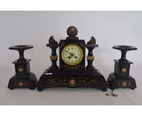 Zwart marmeren klokkenstel . - Black marble mantelpiece