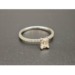 Wunderschöner 18K Ring mit schönem Diamanten