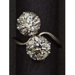 Prächtiger 18K Weißgold Crossover-Ring mit 2 Diamanten 4,90 ct. - inkl. Gutachten