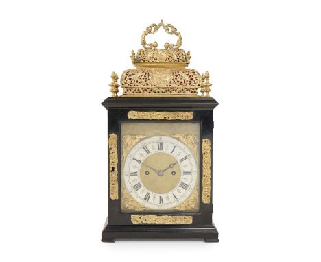  QUEEN ANNE BRASS MOUNTED EBONISED BRACKET CLOCK, BY FRANCIS REYNOLDS, KENSINGTON EARLY 18TH CENTURY, WITH LATER RESTORATION 