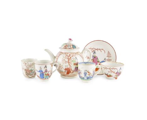  GROUP OF ENGLISH PORCELAIN CHINOISERIE DECORATED TEAWARES 18TH CENTURY comprising a globular Worcester teapot with domed cov