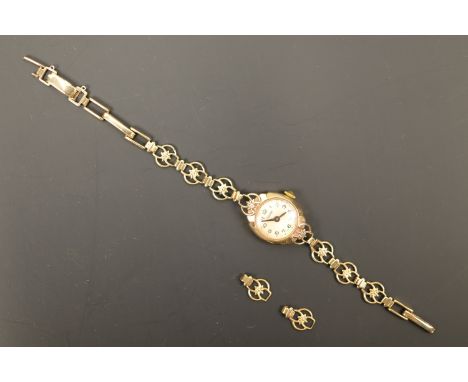 A lady's 9ct gold cased Rotary wristlet watch on a 9ct gold bracelet strap, the latter comprising reticulated plaques set wit