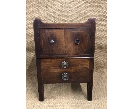 A George III string-inlaid mahogany commode, 53 cm x 50 cm x 79 cm