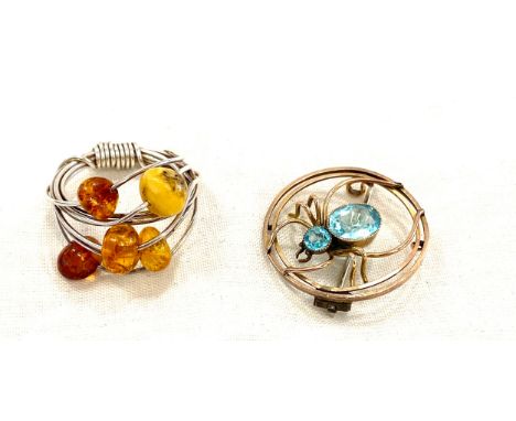 Gold stone set spider brooch, amber set dress ring size o 