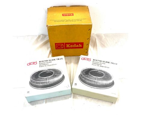 Kodak Instamtic M55-L movie projector for super 8 movies, working order. 2 Round slide tray by A-P (80 Slides) per tray