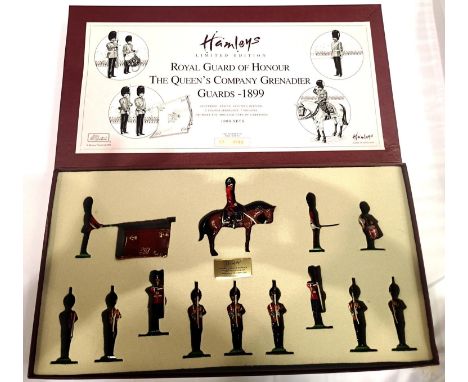 Britains 00105 Grenadier Guards 1899 Guard of Honour, Hamleys limited edition 1500 thirteen figure set. P&P Group 2 (£18+VAT 