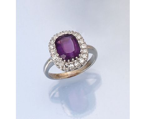 14 kt Gold Ring mit Amethyst und Diamanten,   WG 585/000, ovalfacett. Amethyst ca. 2.7 ct, 8/8-Diamanten zus. ca. 0.70 ct Wei