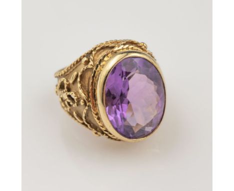 9 kt Gold Ring Amethyst,   GG 375/000, oval- facett. Amethyst ca. 9.00 ct, Kordelverz., Granulate, total ca. 9.4 g, RW 53 Sch