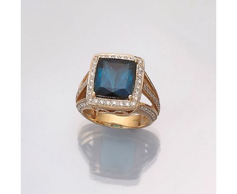 18 kt Gold Ring mit Turmalin und Diamanten,  GG 750/000, facett. Indigolith ca. 4.00 ct, Brillantbesatz zus. ca. 0.60 ct Weiß