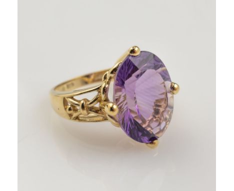 9 kt Ring mit Amethyst, GG 375/000,   ovaler Amethyst im Sonnenschliff ca. 7.00 ct, total ca. 4.9 g, RW 53 Schätzpreis: 600, 