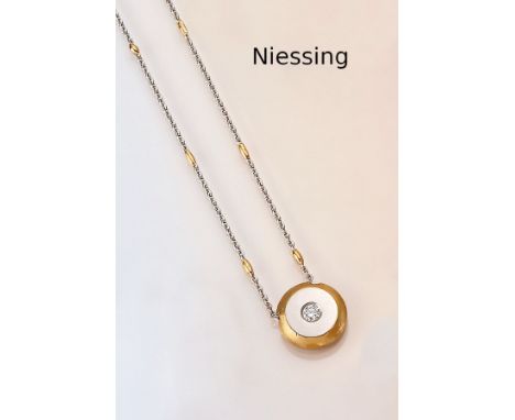 NIESSING Collier mit Brillant, Platin und GG,   Platin 950/000 und GG min. 21 kt, gepr., mittig 1 Brillant ca. 0.18 ct Weiß/s