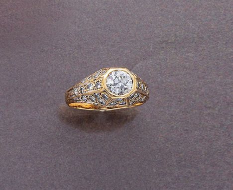 18 kt Gold Ring mit Diamant und Brillanten,  GG 750/000, 1 Altschliffdiamant ca. 1.10 ct Weiß/p, 34 Brillanten zus. ca. 0.687