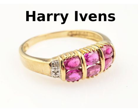 9 kt Gold HARRY IVENS Ring mit Rubinen und Diamanten,   GG/WG 375/000, 6 ovalfacett. Rubine zus. ca. 0.90 ct, 6 8/8-Diam. zus