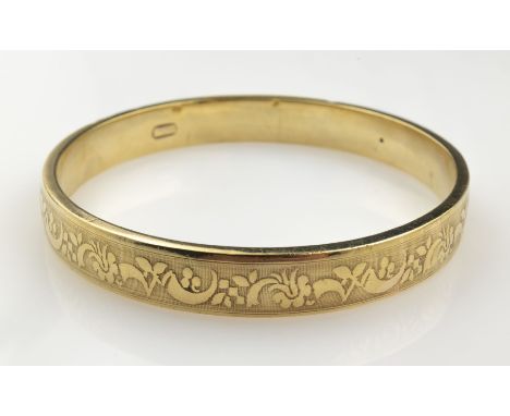 8 kt Gold Armreif, ca. 22.2 g, gefüllt,   GG 333/000, umlaufend fein grav., D. ca. 6.5 cm, Meistermarke Zerrenner8 kt gold ba