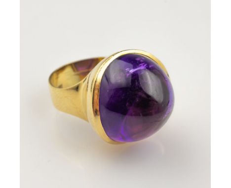 18 kt Gold Ring mit Amethyst,   GG 750/000, hoch aufgebauter Amethystcabochons ca. 2.00 ct, ausgefallene Fassung, ca. 13.6 g,