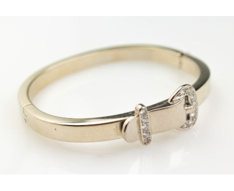 14 kt Gold Armreif 'Gürtel' mit Diamanten,   GG 585/000, Schnalle und Schlaufe bes. mit 13 Brillanten und Diamanten zus. ca. 