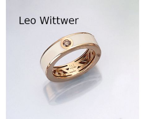 18 kt Gold LEO WITTWER Ring mit Email und Brillant,   GG 750/000, brauner Brillant ca. 0.11 ct, cremefarb. emailliert, RW 55,