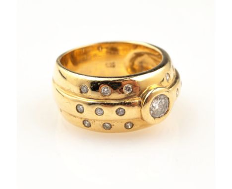 14 kt Gold Ring mit Brillanten,   GG 585/000,mittiger Brillant ca. 0.25 ct Weiß/si, 3 geteilte Ringschiene besetzt mit 18 Bri