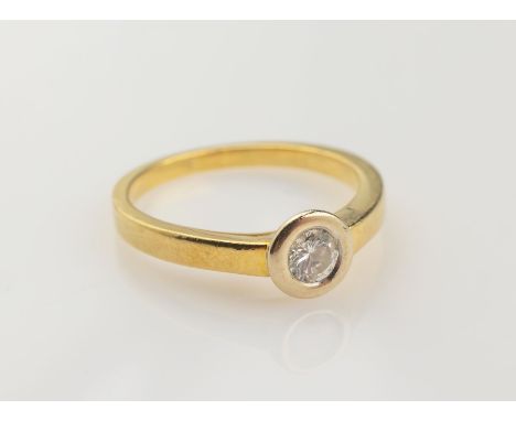 18 kt Gold Ring mit Brillant,   GG 750/000, Brillantsolitär ca. 0.20 ct Weiß/si, RW 51, ca. 3.3 g, Herstellermarke ungedeutet