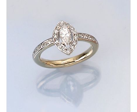 14 kt Gold Ring mit Diamanten,   GG/WG 585/000, 1 Diamantnavette ca. 0.38 ct Weiß/vvs, 26 Brillanten zus. ca. 0.30 ct Weiß/si