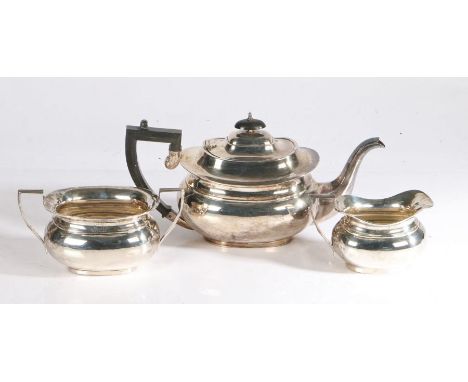 George V silver three piece tea service, Birmingham 1933/34, maker Aaron Lufkin Dennison, consisting of teapot with angular e