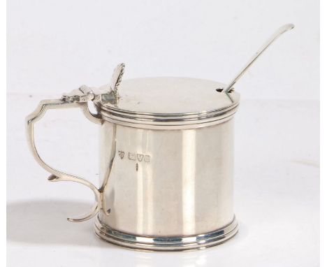 Edward VII silver drum form mustard pot and cover, Chester 1905, maker Haseler Brothers (Edward John Haseler &amp; Noble Hase