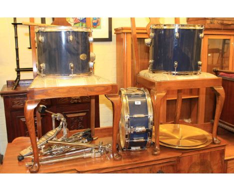 Pearl Forum Series part drum kit