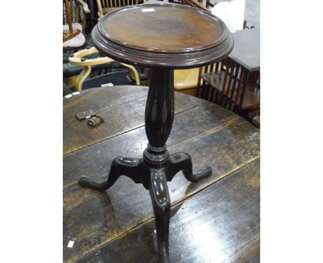A mahogany circular tripod occasional table, 38cm wide 