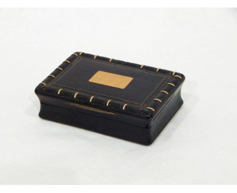 A Georgian gold-mounted tortoiseshell snuff box, the reeded edge with gold bar hand piquework border, blank gold cartouche to