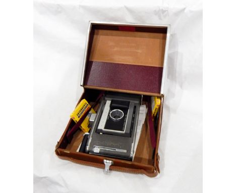 A Polaroid land camera model J66, in carrying case (boxed) 