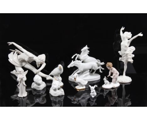 10 Porzellanfiguren.20. Jh. L. Hutschenreuther u. andere. Sterbender Schwan, sign. G. Granget, Tänzerin und Ente, sign. K. Tu