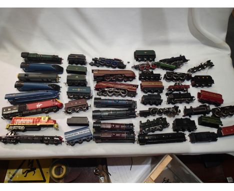 Selection of OO scale locomotive bodies, chassis, tenders etc, all or spares or repair. UK P&amp;P Group 2 (£20+VAT for the f