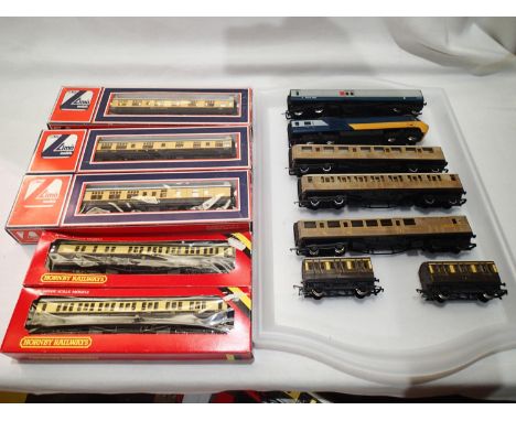 Twelve OO scale assorted coaches (five boxed), includes three LNER teaks, GWR, blue/grey etc, mostly in good condition. UK P&