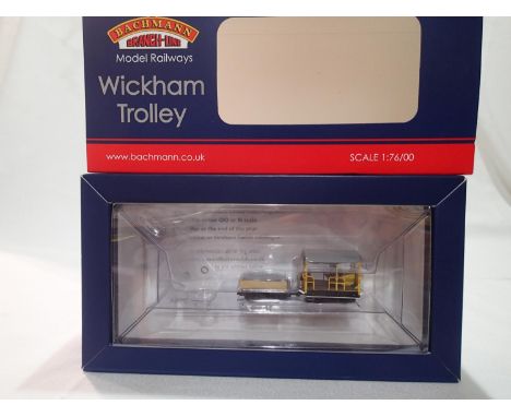 OO scale Bachmann 32-993 Wickham Trolley Engineers yellow with wasp stripes, in near mint condition/boxed. UK P&amp;P Group 1