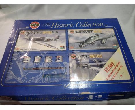 Airfix 1/72 scale V.E Day collection of three aircraft; Spitfire MK1X, Messerschmitt ME262, P51D Mustang, appear complete/unc