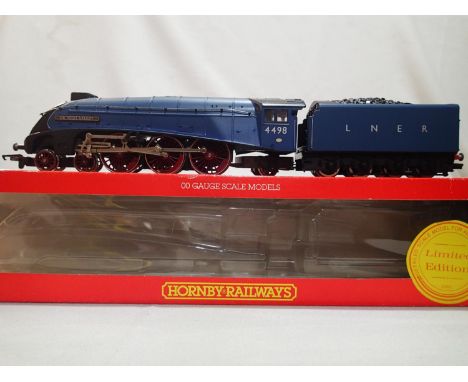 OO scale Hornby R528, class A4, Sir Nigel Gresley 4498, LNER Blue, preserved Livery, in excellent condition, no paperwork, bo