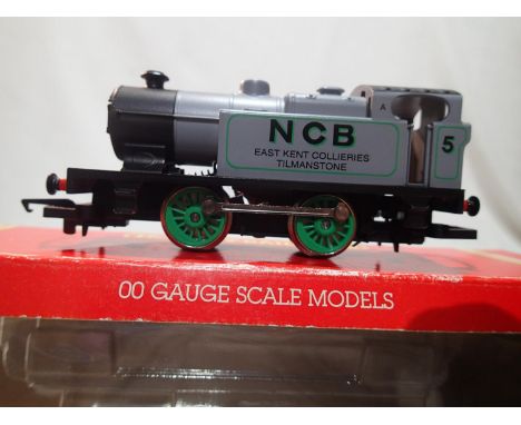 OO scale Hornby R068, N.C.B, East Kent Collieries, Tilman stone, no 5 Grey, in excellent condition, missing one coupling, box