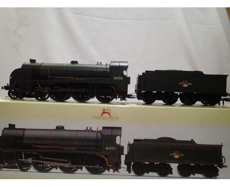 OO scale Hornby R2583, class N15, King Arthur, 30453, Green Late Crest, in excellent condition, box has wear. UK P&amp;P Grou