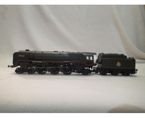 OO scale Hornby Britannia class, re-named Boadicea, Green Early Crest, requires cabside numbers, in very good condition, unbo