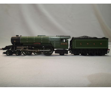 OO scale Triang Hornby A3 re-named Windsor Lad 2500, L.N.E.R Green, fair to good condition, unboxed. UK P&amp;P Group 1 (£16+