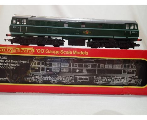 OO scale Hornby R357, brush type 2, AIA-AIA diesel, D5572, Green Late Crest, in excellent condition, box is fair. UK P&amp;P 