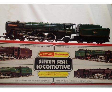 OO scale Hornby R552 Oliver Cromwell, 70013, Green, Late Crest in very good to excellent condition, boxed. UK P&amp;P Group 1