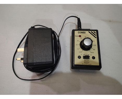 Gaugemaster combi controller and transformer, excellent condition, unboxed. UK P&amp;P Group 1 (£16+VAT for the first lot and