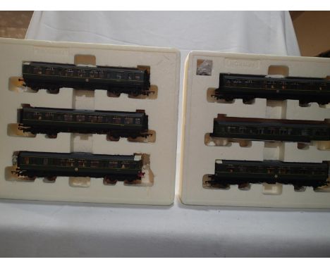 OO scale Hornby three car D.M.U Green, speed whiskers, power car, trailer car, and centre coach, pus two extra trailer cars a