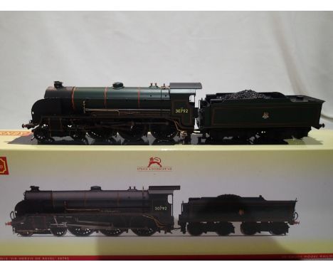 OO scale Hornby R3456, class N15, Sir Hervis De Revel, 30792, Green, Late Crest in near mint condition, boxed. UK P&amp;P Gro