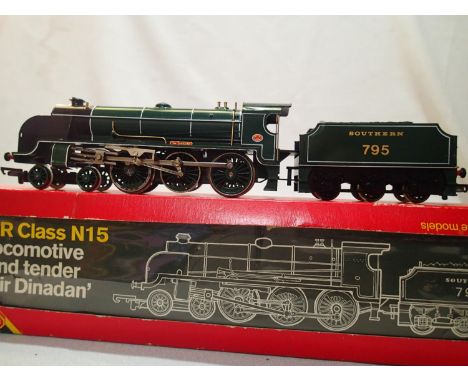 OO scale Hornby R154 class N15, Sir Dinadan, Southern Green, 795, in very good to excellent condition, no paperwork, box is p