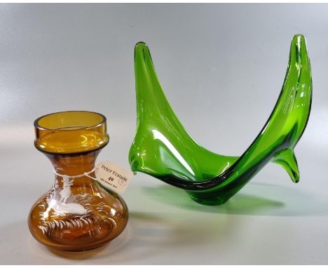 Mary Gregory design amber coloured glass vase together with a green glass centre bowl in Murano style.  (2)  (B.P. 21% + VAT)